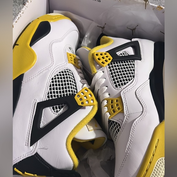 Jordan Shoes - Brand new never worn Jordans.